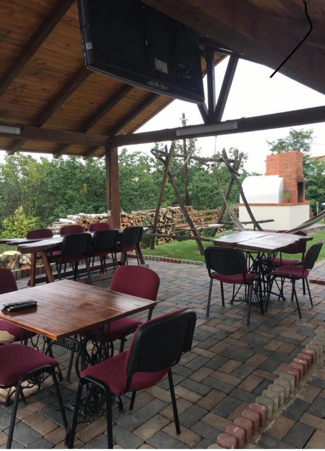 Caravans Park & Glamping Tents In The Vineyard Villa Turda Eksteriør billede